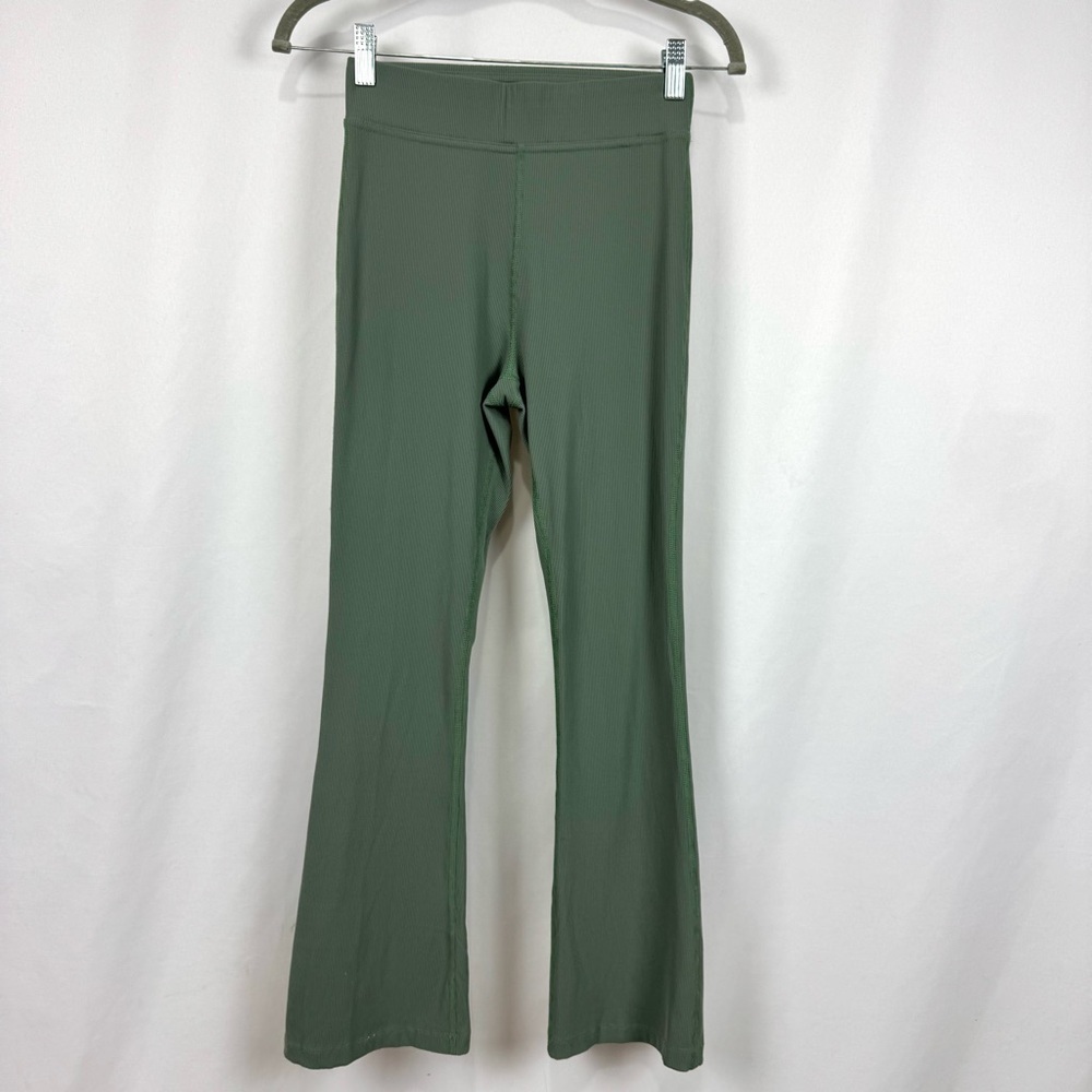 Outdoor Voices Superform Ribbed Kick-Flared Pants Leggings Women’s S Sage Green